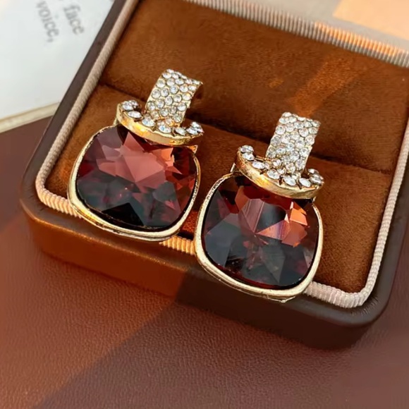 Vintage brown Crystal Earrings – Gold Sparkle Studs - Picture 3 of 11